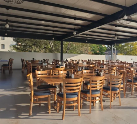 корпус лазурний Харчування